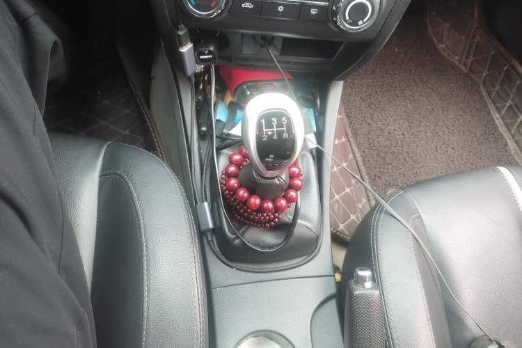 Used Soueast V3 Lingyue 2012 1.5L Manual Luxury Edition Gear Lever