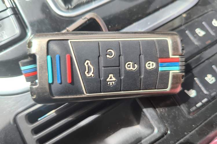 Used GAC Trumpchi GS8 2017 320T Two-Wheel Drive Luxury Smart Connectivity Version (7 Seats) Vehicle Key