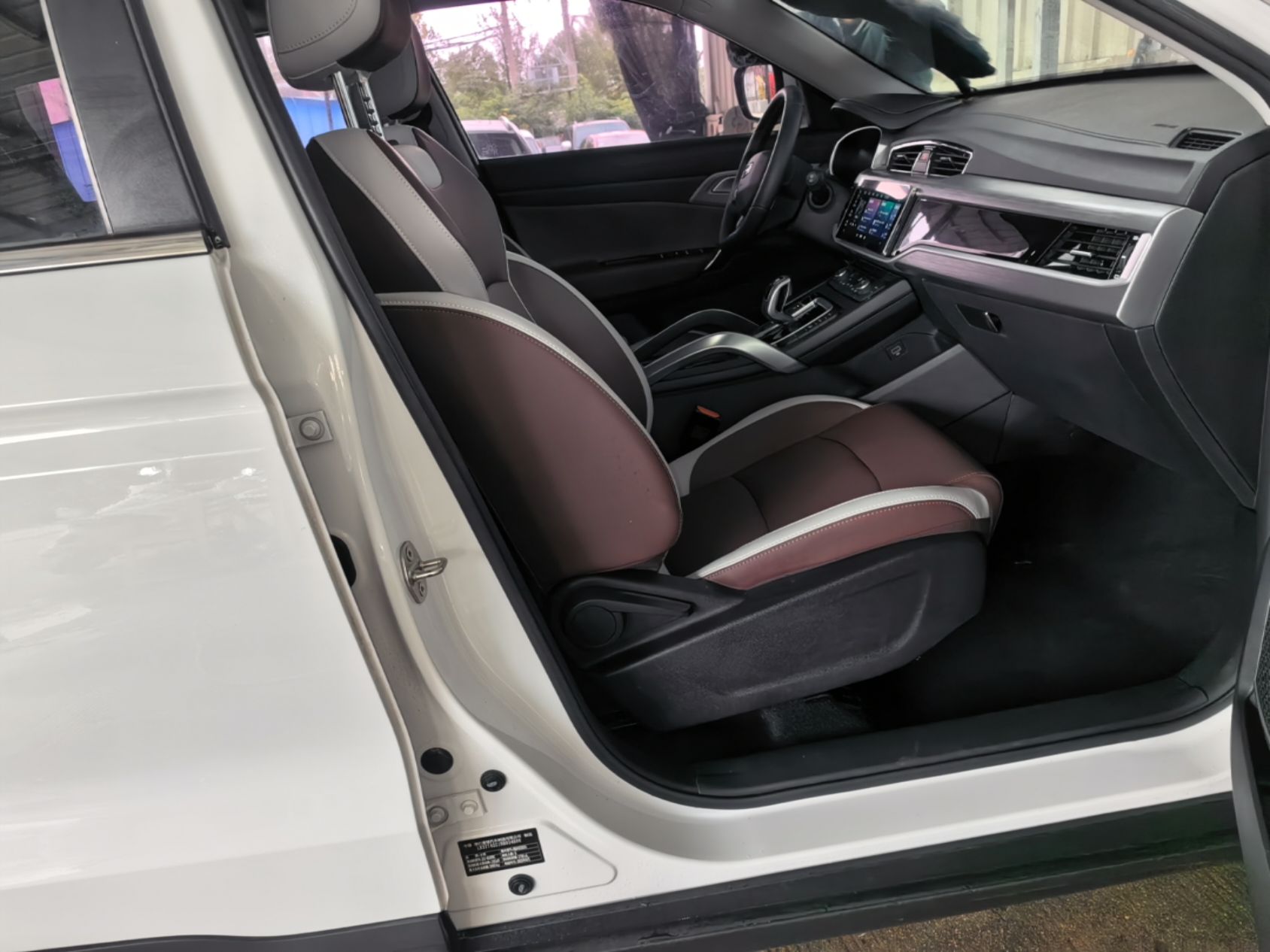 Geely Auto Emgrand X7 Sport 2022 1.8TD DCT Zhiya Trim — снимка 19