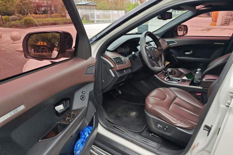 Used Land X7 2015 2.0T Panoramic Prestige Edition
