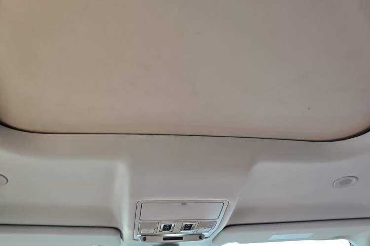 Used Land Rover Defender 2021 110 P400 Dark Special Edition Headliner