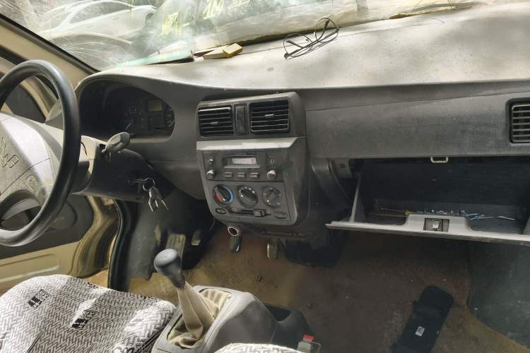 Used Wuling Rongguang 2011 1.2L Base Version
