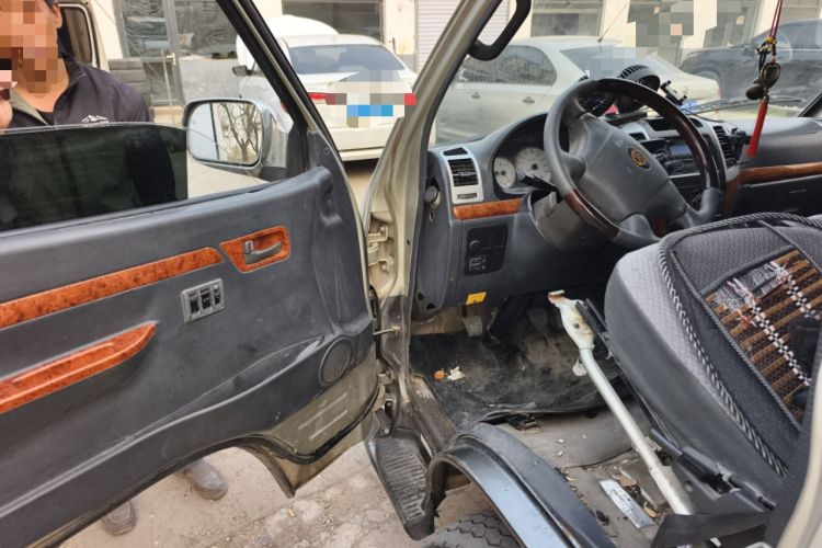 Used Golden Dragon Hiace 2010 2.0L Long-Wheelbase Gasoline Premium Version V20 Driver Seat