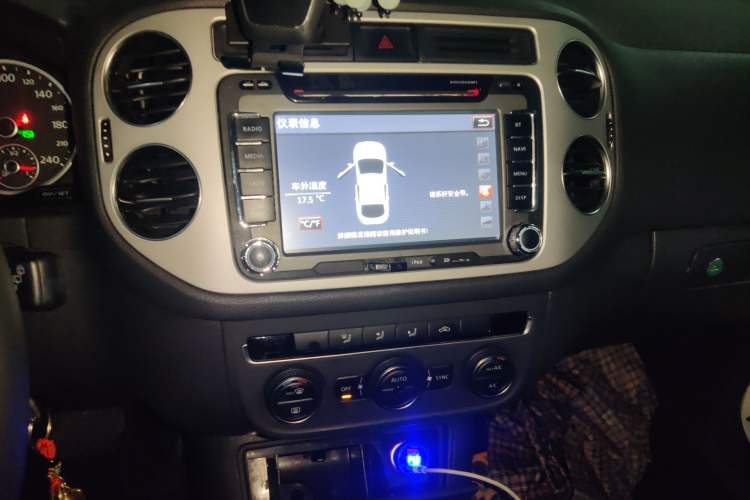 Used Volkswagen Tiguan 2013 1.8 TSI Automatic Two-Wheel Drive Comfort Edition Audio And AC Panel