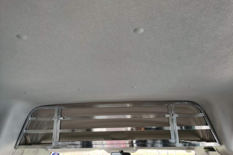 Used Foton Toano 2024 Tuyano Pro Multi-Function 2.0T Manual Rear-Drive Long Wheelbase Mid-Roof Design Single Rear Tire—Available in 5/6/7/9-Seater Configurations Headliner