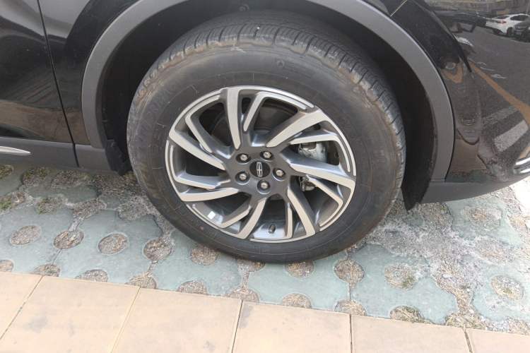 Used Lincoln Corsair 2023 2.0T Two-Wheel Drive Luxury Edition Right Front Wheel Hub