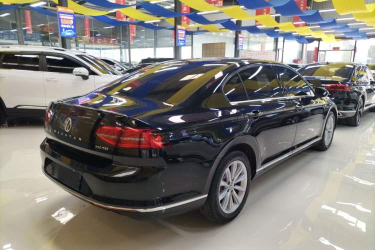 Used Volkswagen Magotan 2017 330TSI DSG Leading Model Rear Right 45 Deg