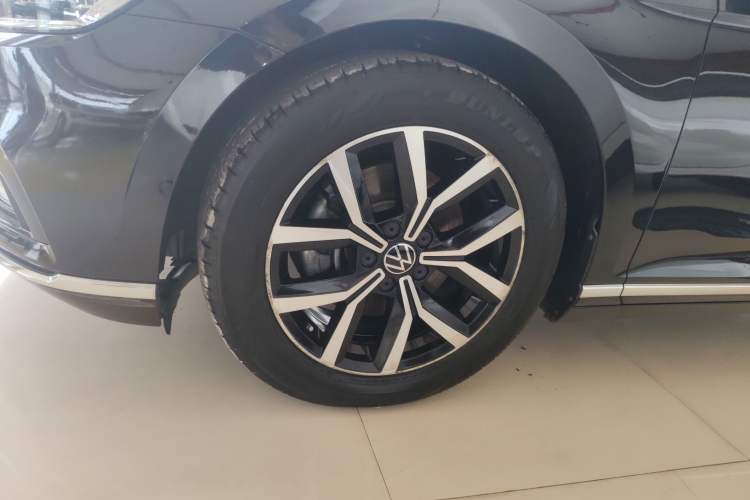 Used Volkswagen Magotan 2020 330TSI DSG Leading Model Left Front Wheel Hub