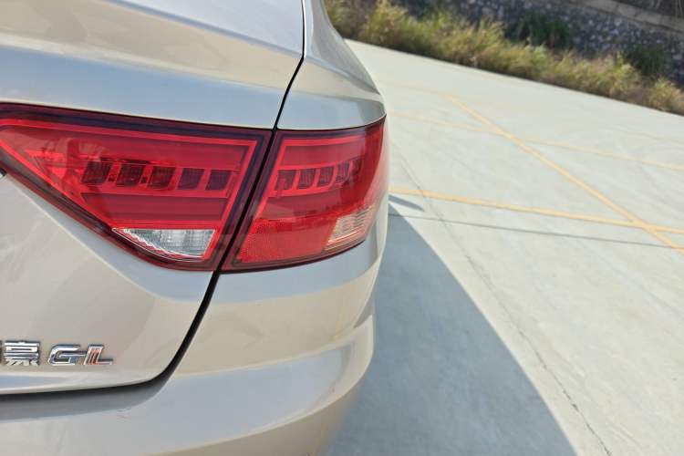 Used Geely Auto Emgrand GL 2018 1.4T DCT Prestige Smart Connectivity Version Right Rear Taillight