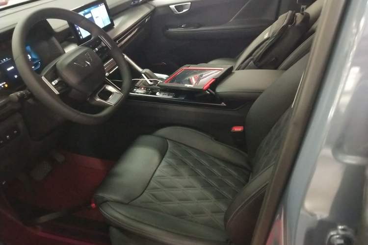 Used Wuling Asta 2022 2.0L DHT Electric-Speed Version Left Front Seat