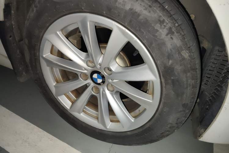 Used BMW 5 Series 2013 525Li Leading Model Right Front Wheel Hub
