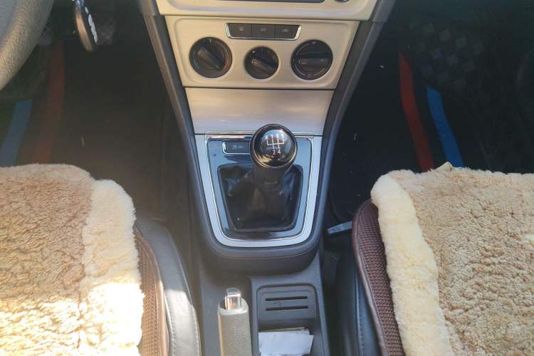 Used Volkswagen Lavida 2013 Restyled Classic 1.6L Manual Comfort Edition
