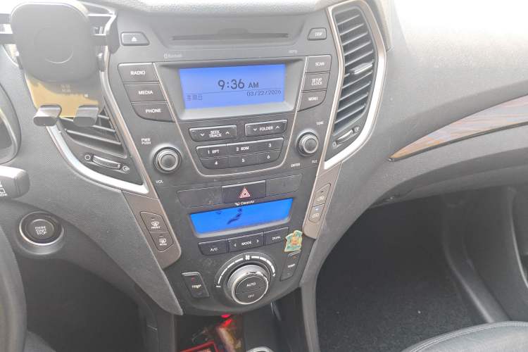 Used Hyundai Santa Fe 2013 2.4L Automatic Two-Wheel Drive Smart Version Audio And AC Panel