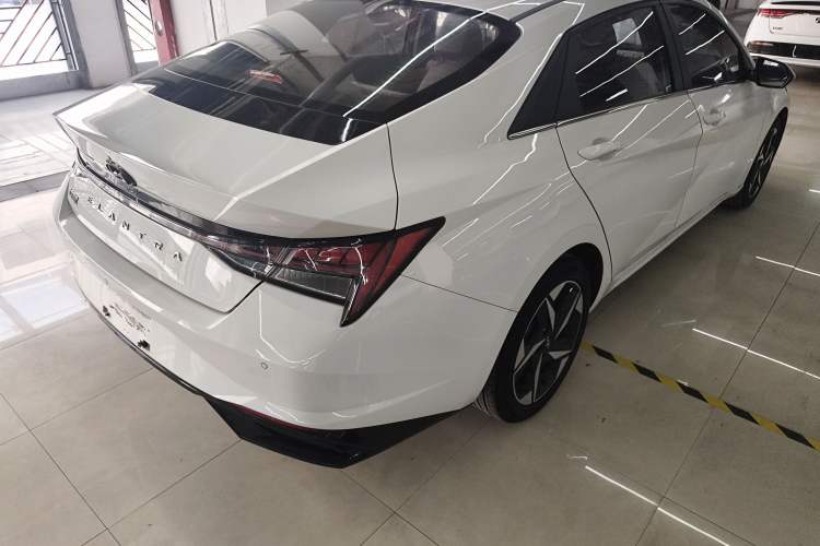 Used Hyundai Elantra 2022 1.5L CVT GLX Elite Edition Rear Right 45 Deg