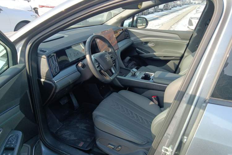 Used BYD Song L DM-i 2025 Intelligent Driving Version 160 km Beyond-Range Type
