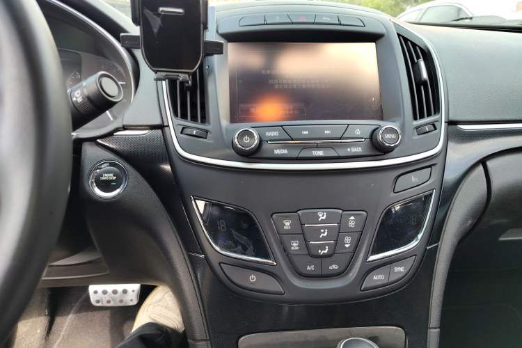 Used Buick Regal 2015 1.6T Elite Tech Model Audio And AC Panel