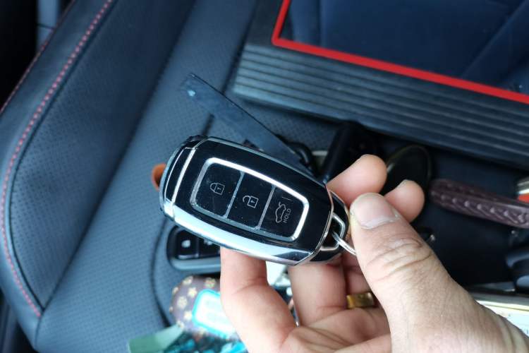 Used Hyundai Elantra 2022 1.5L CVT LUX Prestige Edition Interior 1