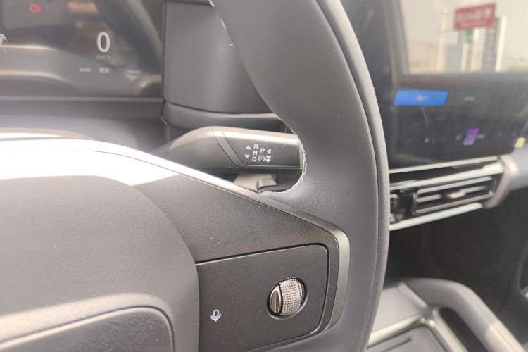 Used Chery Fengyun Fulwin X3 Plus 2025 Model 401 Two-Wheel Drive Smart Leading Edition Gear Lever