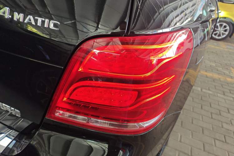 Used Mercedes-Benz GLK-Class 2015 GLK 260 4MATIC Dynamic Edition Ultimate Version
