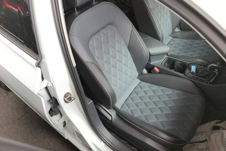 Used Volkswagen Sagitar 2023 300TSI DSG Excellence Edition Right Front Seat