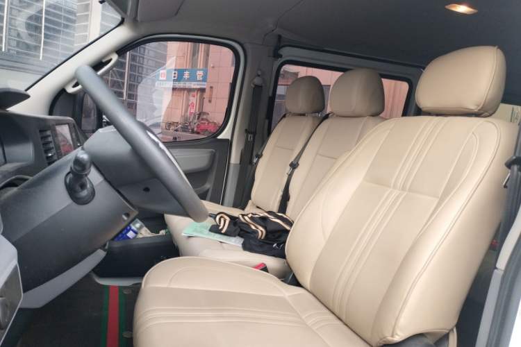 Used SAIC MAXUS Xintu V80 2024 Aotuntong 6MT Short-Wheelbase Ultra-Low Roof 127 Ps 5/6 Seats