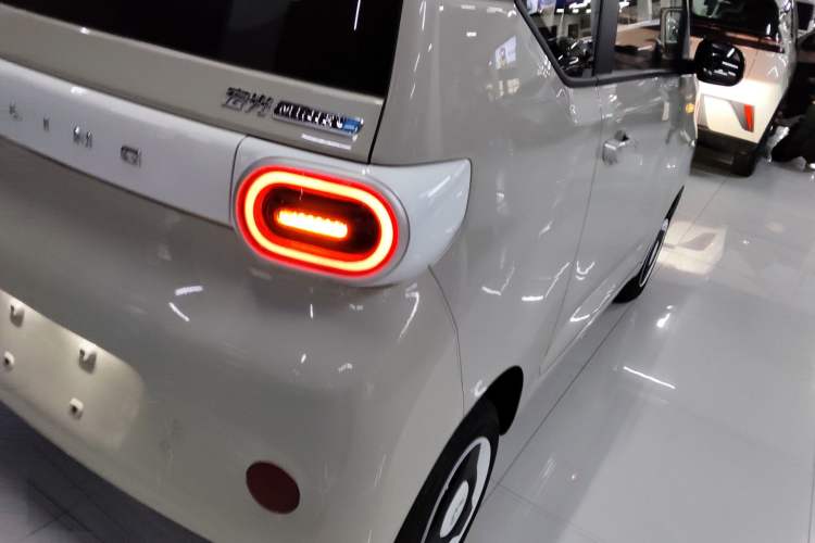 Used Wuling Hongguang MINIEV 2024 3rd Generation 215km Youth Edition Right Rear Taillight
