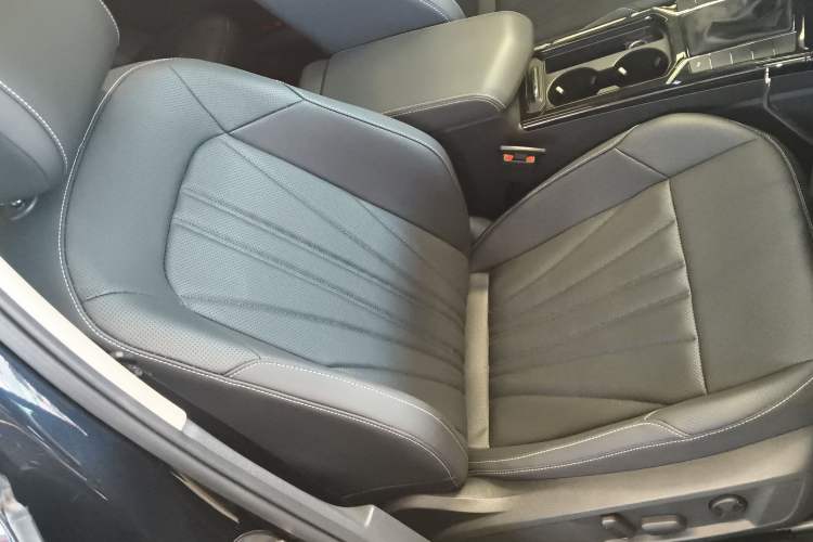 Used Volkswagen Passat 2025 Premium Version 380TSI Dragon Edition Right Front Seat