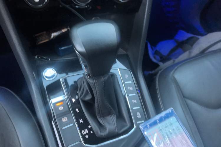 Used Volkswagen Tiguan L 2020 330TSI Automatic Two-Wheel Drive Smart Luxury Edition China VI Standard
