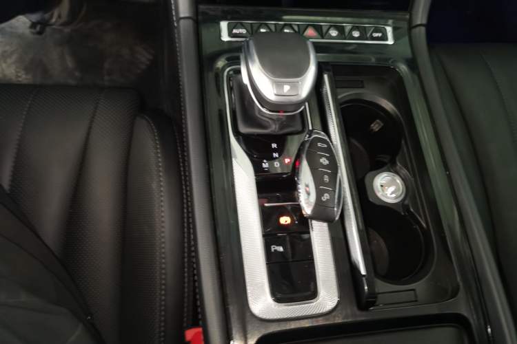 Used Hongqi H5 2024 1.5T DCT Smart Connect Flagship Edition Gear Lever