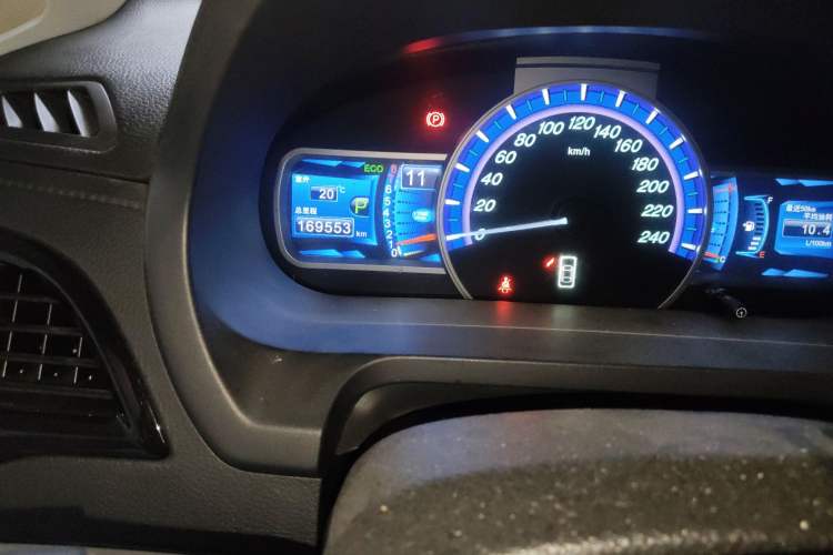 Used BYD S7 2015 2.0T Upgraded Automatic Luxury Version Odometer Close Up