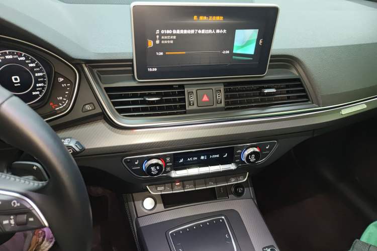 Used Audi Q5L 2018 40 TFSI Prestige Fashion Edition China VI Audio And AC Panel