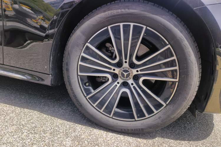 Used Mercedes-Benz E-Class 2024 E 260 L Right Front Wheel Hub