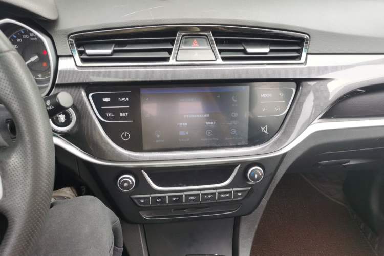 Used Geely Auto Emgrand 2017 Sedan Million Edition 1.5L CVT Upward Connectivity Version Audio And AC Panel