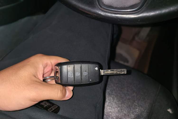 Used Kia Carens 2013 2.0L 7-Seater Automatic Standard Version China IV Standard Vehicle Key