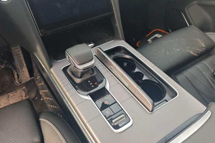 Used Hongqi HS7 PHEV 2024 2.0T PHEV Four-Wheel-Drive Flagship Edition 6 Seats
