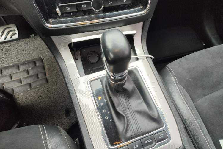 Used Roewe RX5 New Energy 2017 eRX5 50T Hybrid Connected Prestige Flagship Edition Gear Lever