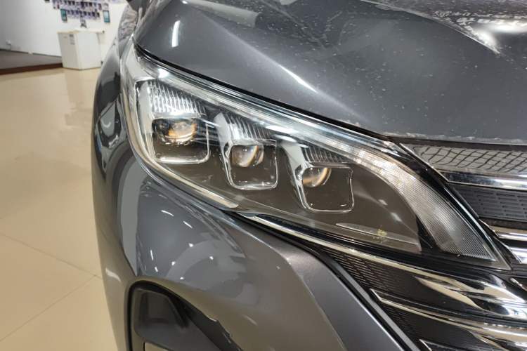 Used GAC Trumpchi GS5 2019 270T Automatic Luxury Edition Right Front Headlight