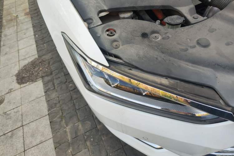 Used BYD Qin Pro New Energy 2018 DM 1.5TI Automatic Smart Connect Elite Model Right Front Headlight