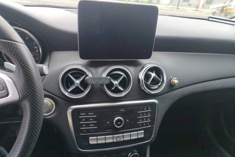 Used Mercedes-Benz GLA 2019 GLA 200 Dynamic Edition Audio And AC Panel