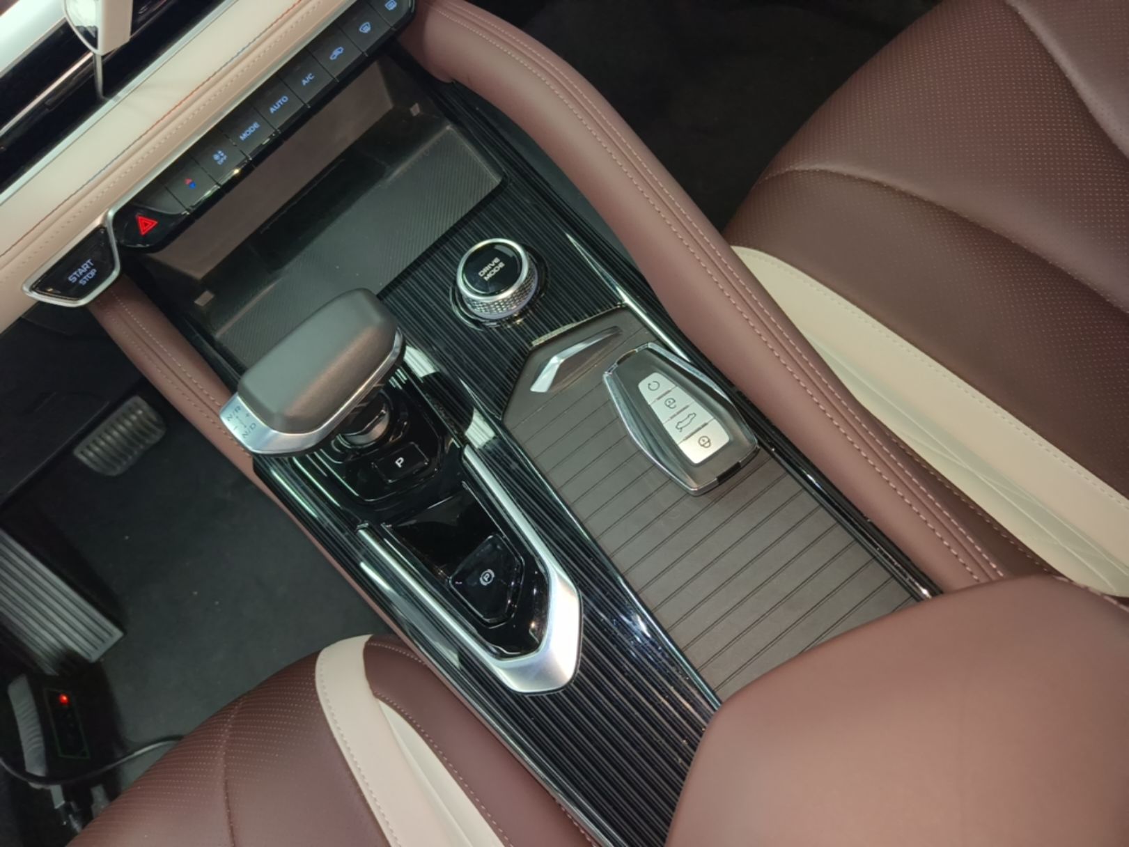 Geely Auto Monjaro L 2024 2.0TD High-Power Automatic Two-Wheel Drive Yunqi Version — снимка 16