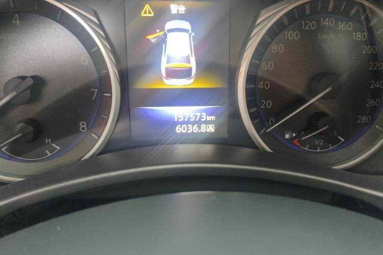 Used Infiniti Q50L 2016 2.0T Comfort Edition Odometer Close Up