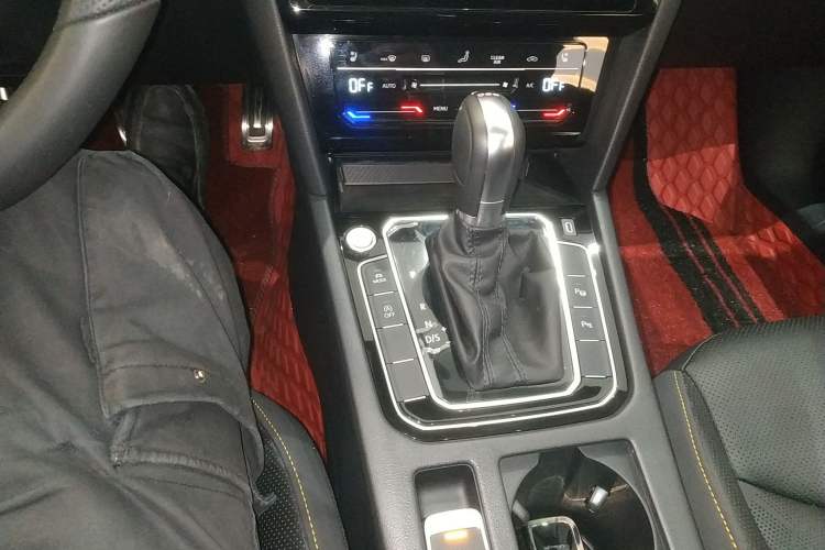 Used Volkswagen FAW-Volkswagen CC 2025 380TSI Striking All-Inclusive Edition Gear Lever