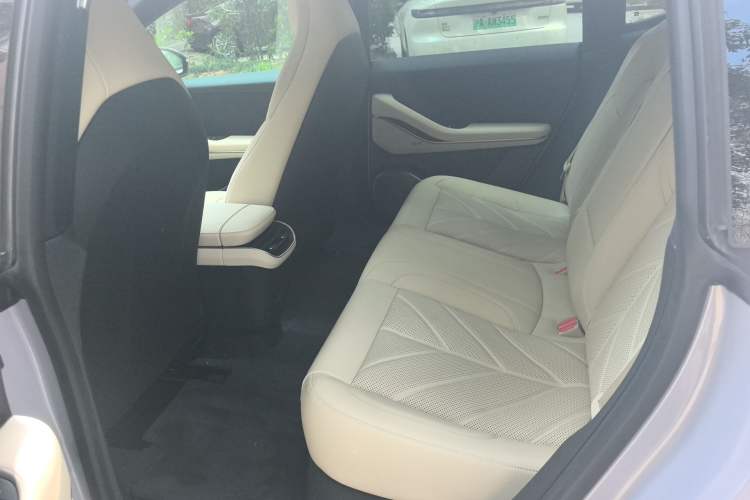 Used Nio ET5 2025 75 kWh Left Rear Seat