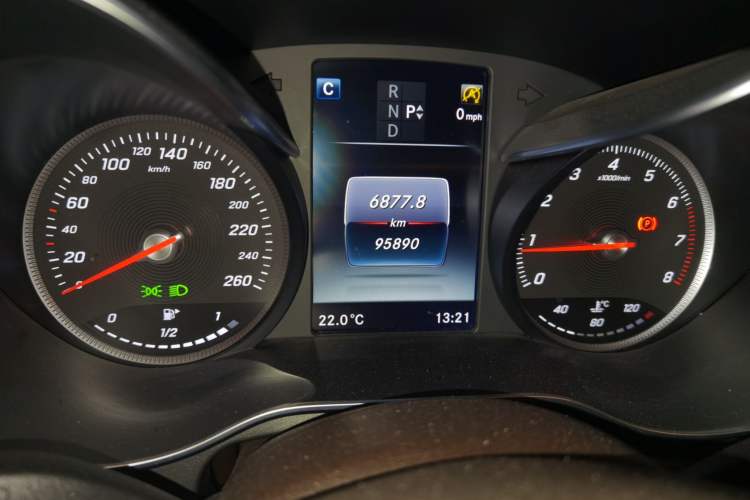 Used Mercedes-Benz GLC 2016 GLC 300 4MATIC Dynamic Model Odometer Close Up