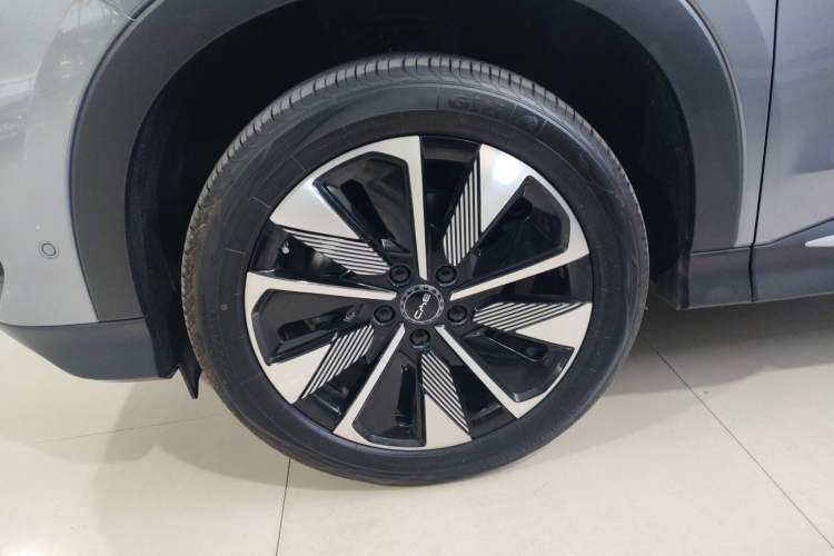 Used BYD Song PLUS New Energy 2025 EV Intelligent Driving Version 520km Premium Model Left Front Wheel Hub