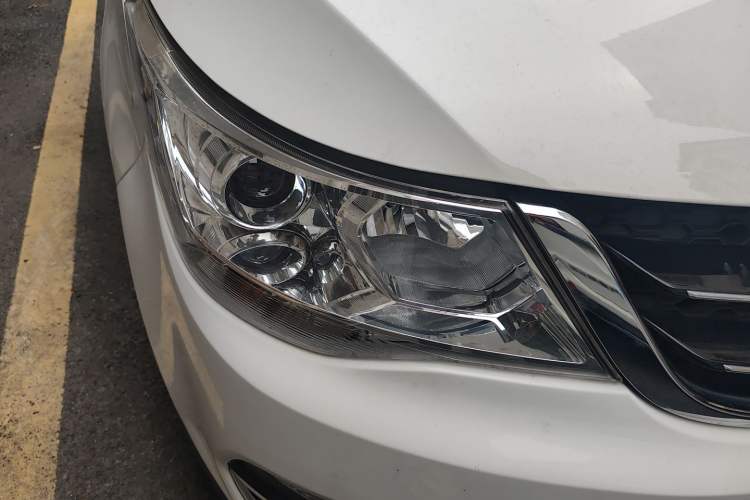 Used Baojun 730 2016 1.8L iAMT Luxury Model 7 Seats Right Front Headlight