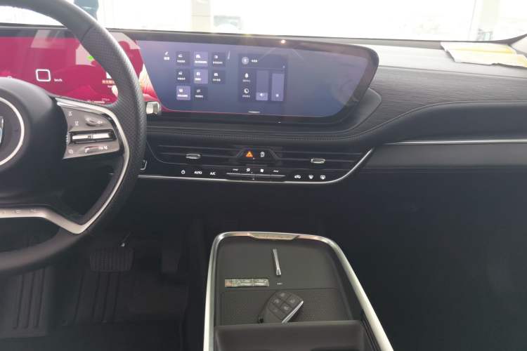 Used Buick LaCrosse 2025 28T Platinum Edition
