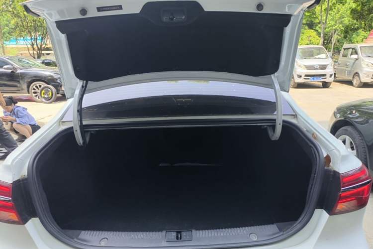 Used Roewe i6 2018 20T Manual Luxury Edition
