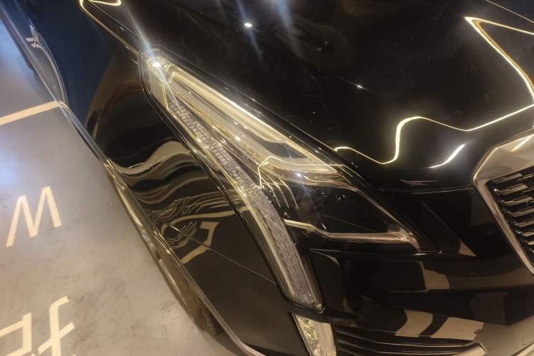 Used Cadillac XT5 2020 Revised Version 28T Four-Wheel Drive Tech Edition Right Front Headlight