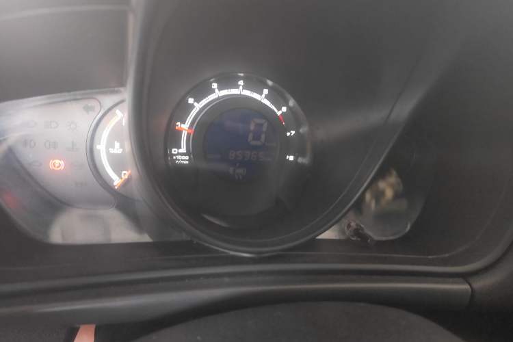 Used Lifan Auto X60 2012 Discovery Edition 1.8L Manual Luxury Model
